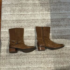 UGG heeled suede boots with flannel print on interior